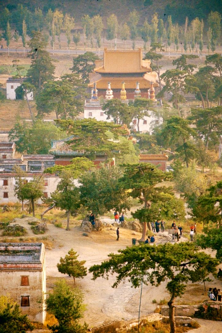 夜幕下的承德古城墙，光影交织的历史剪影